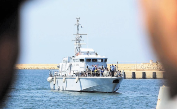 La marine libyenne menace de saisir des bateaux d'ONG