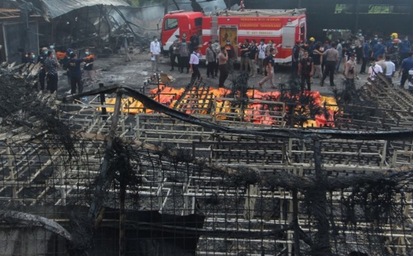 23 morts dans l'incendie d'une usine de feux d'artifice en  Indonésie