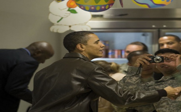 Obama effectue une visite-surprise en Afghanistan