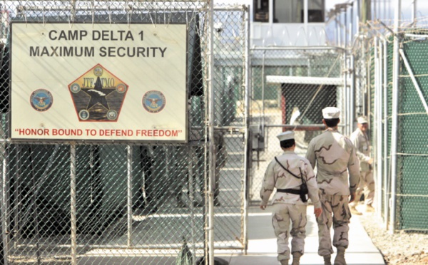 Trump signe un décret pour pérenniser le camp de Guantanamo