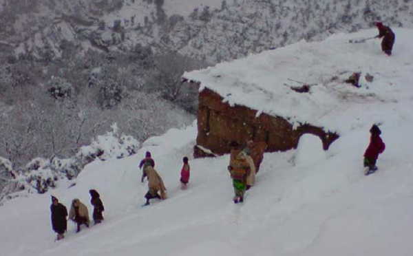 Une dizaine de bergers coincés dans les rigueurs hivernales de la région d’Imilchil