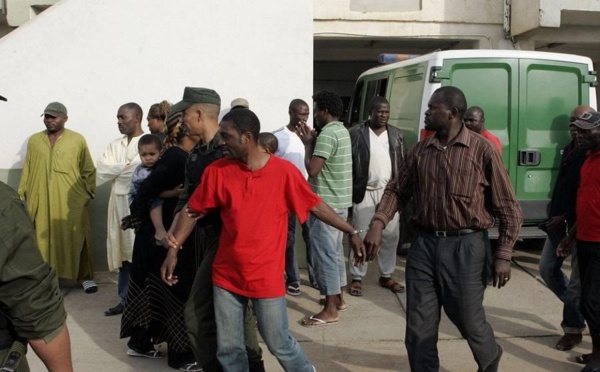 Alger se débarrasse de ses migrants sans s’embarrasser du droit international : Silence On expulse grave !