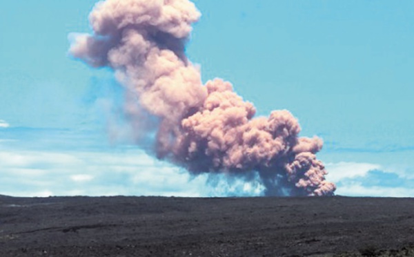 Des milliers d'habitants de Hawai fuient une éruption volcanique