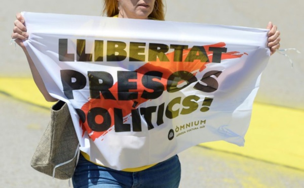 Six dirigeants indépendantistes transférés dans une prison en Catalogne