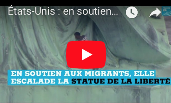 États-Unis : en soutien aux migrants, une femme escalade la Statue de la liberté