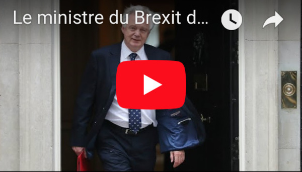 Le ministre du Brexit démissionne et laisse Theresa May dans l'embarras