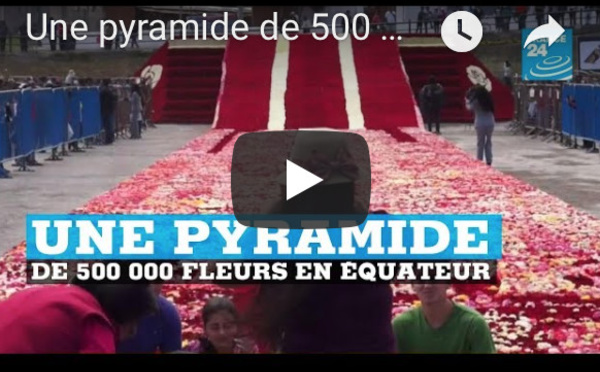 Une pyramide de 500 000 fleurs en Équateur