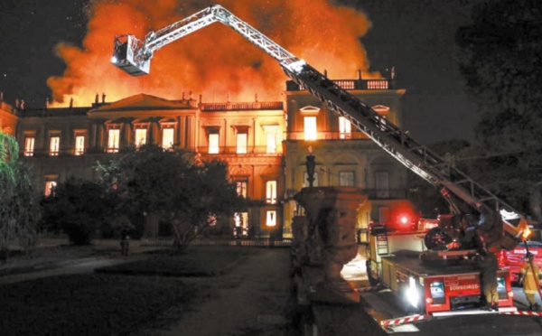 Indignation générale après l'incendie du Musée national de Rio