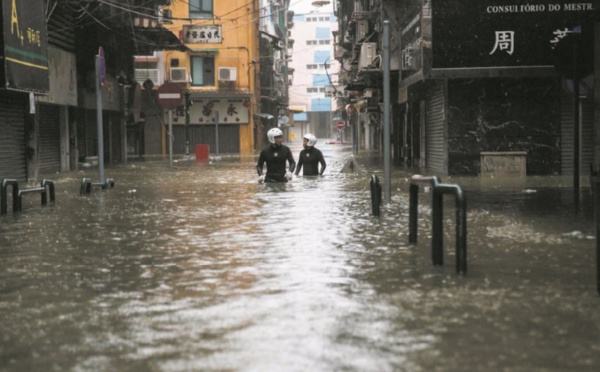 Le typhon Mangkhut fait ses premiers morts en Chine