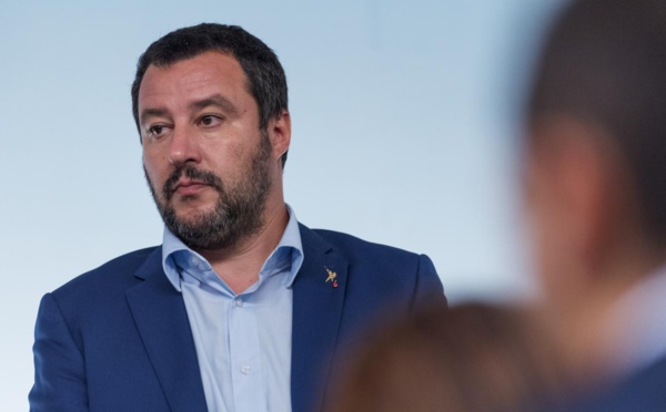 Salvini envoie des policiers à la frontière française