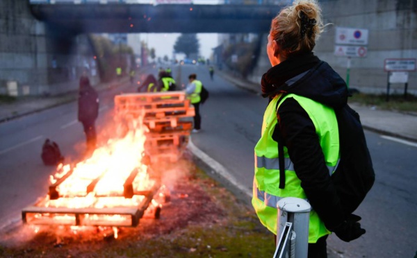 Les manifestations des “Gilets jaunes”  ont fait un mort et plus de 400 blessés