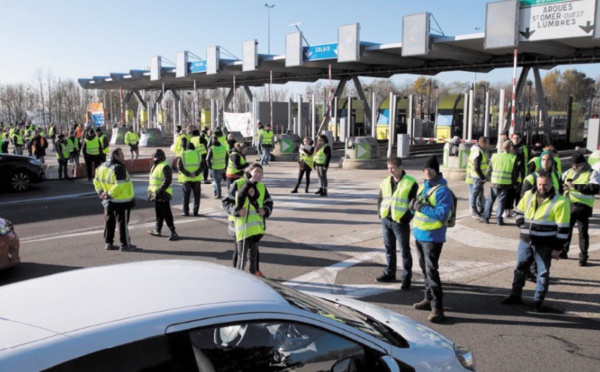 Des "Gilets jaunes" appellent à bloquer Paris samedi prochain