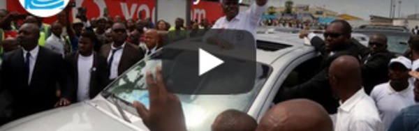 Martin Fayulu, candidat de l'opposition pour la présidentielle en RD Congo, arrive à Kinshasa