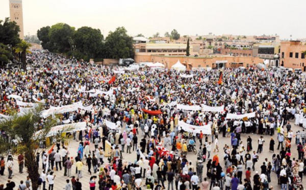 Sit-in à Casablanca et Marrakech à la mémoire des victimes des attentats : Des milliers de manifestants dénoncent la barbarie terroriste