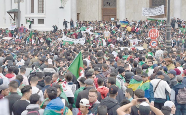 Des milliers de personnes manifestent dans le centre d'Alger