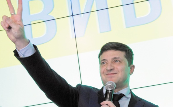 Le comédien Zelensky large vainqueur du 1er tour des présidentielles en Ukraine