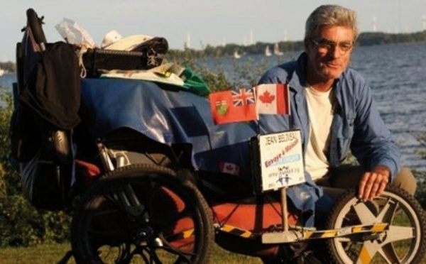 Un Canadien boucle le tour du monde à pied en onze ans