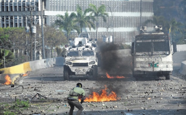 Guaido appelle à la grève et Maduro jure de châtier les "traîtres"