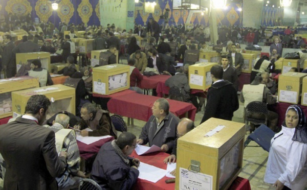Les Frères musulmans près de la victoire en Egypte : La “surprise” salafiste aux élections suscite des craintes