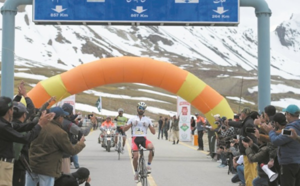 Au Pakistan, le Tour de l'impossible grimpe aussi haut que le Mont Blanc