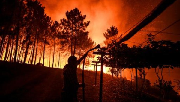 Mobilisation exceptionnelle pour lutter contre un vaste incendie au Portugal