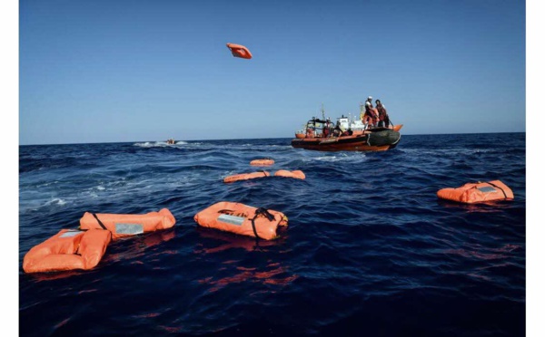 Plus de 110 migrants portés disparus après un naufrage au large de la Libye