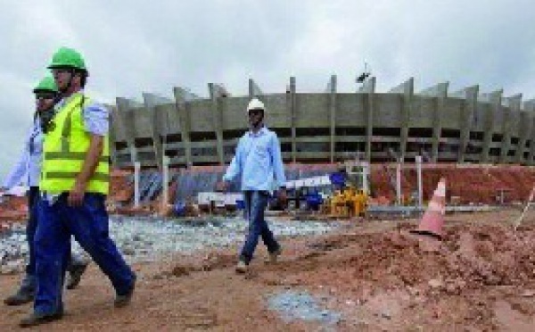 Brésil: des détenus construisent les stades du Mondial... et leur avenir