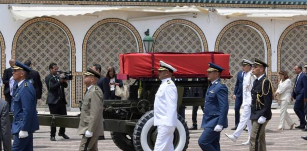 Les Tunisiens rendent un dernier hommage à leur président