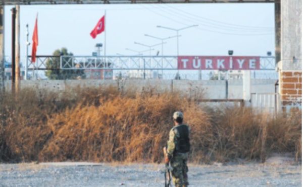 Les forces du régime se rapprochent de la frontière avec la Turquie