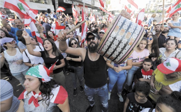 Manifestants en colère et routes bloquées au liban après un discours du président