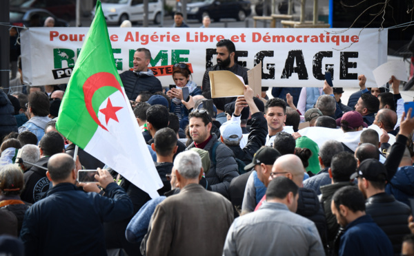 Manifestation nocturne à Alger contre la présidentielle