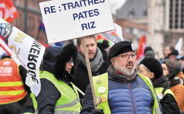 Le gouvernement français veut aller au bout sur les retraites, la grève se poursuit