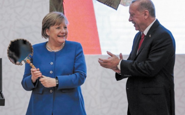 En recevant Merkel, Erdogan met en garde contre une propagation du chaos libyen