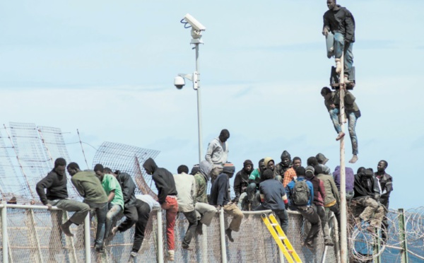 La migration irrégulière et les clôtures dressées autour de Sebta et Mellilia créent la polémique en Espagne