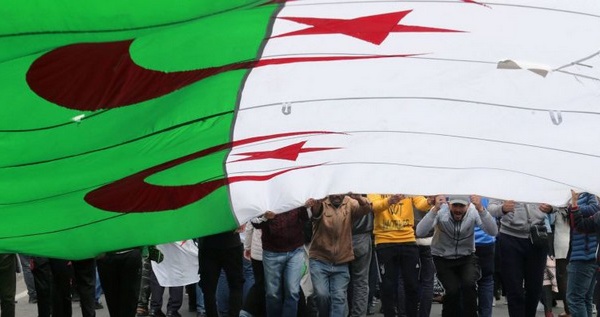 Une dizaine d'interpellations lors de la répression d'une marche antirégime en Algérie