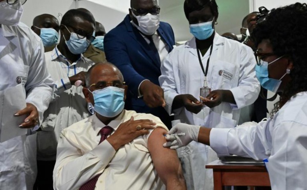 La vaccination gagne du terrain: Ghana et Côte d'Ivoire lancent Covax