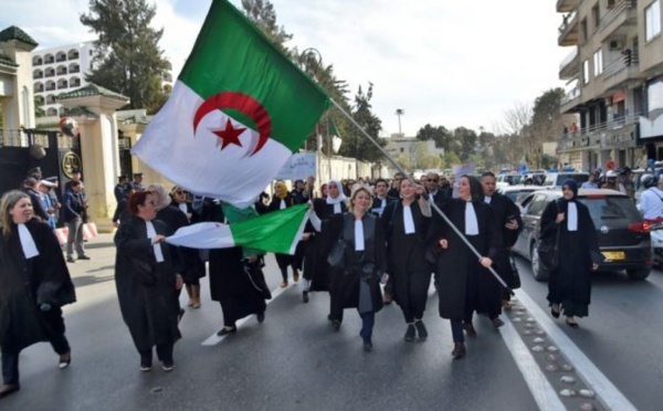 En Algérie, un collectif d'avocats condamne l’interpellation de certains de ses membres