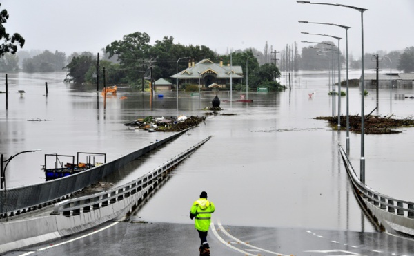 Face aux inondations, l'Australie déploie les grands moyens pour évacuer des habitants