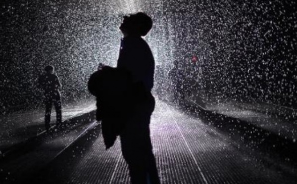 Insolite : Marcher sous la pluie sans se mouiller