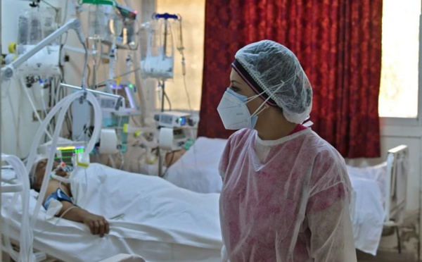 Face au “tsunami” de Covid en Tunisie, des hôpitaux débordés