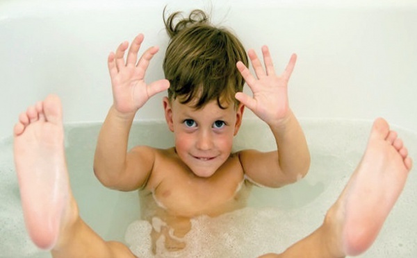 L’eau potable aide les enfants à grandir