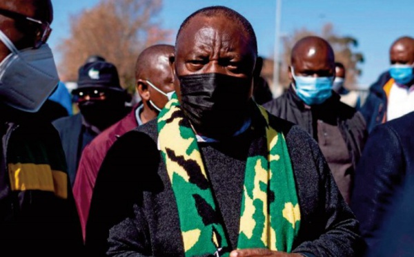 Le président sud-africain lève la plupart des restrictions anti-Covid