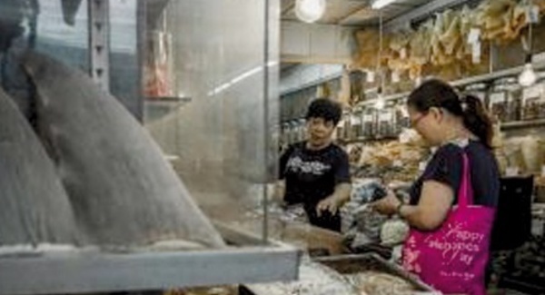 La lutte contre les banquets en Chine désole les vendeurs de fruits de mer à Hong Kong