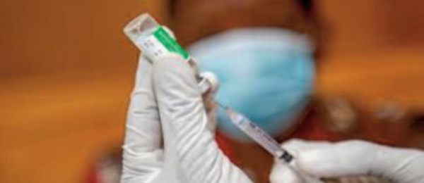 Après le manque de vaccins en Afrique, risque de pénurie de seringues