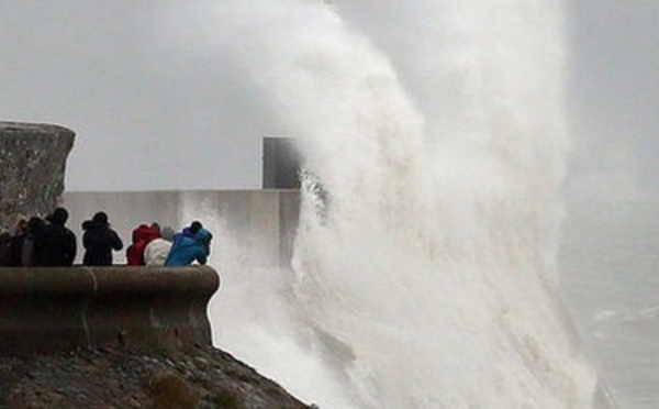 Une violente tempête frappe l’Europe du Nord