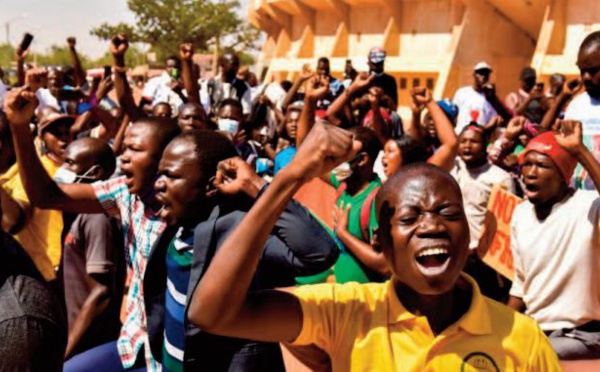 Au Burkina, la colère sociale a aussi précipité la chute de Kaboré
