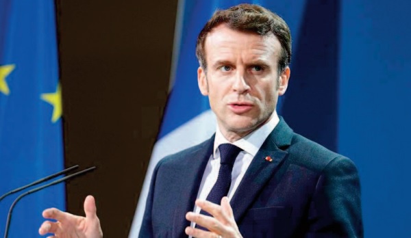 Sur la vaccination, le président français Macron prend un risque très calculé
