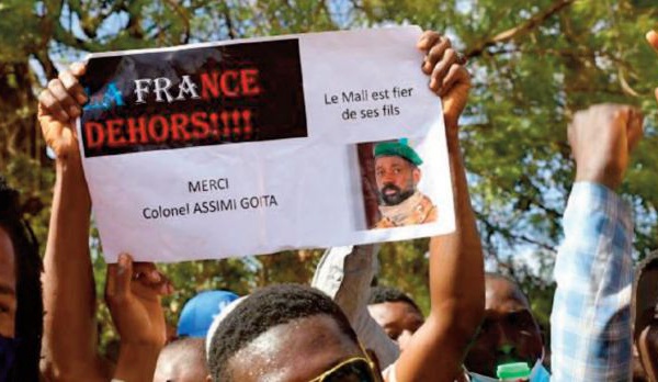 La crise des relations franco-maliennes, aigue et exaspérée plonge la région du Sahel dans le cahot…