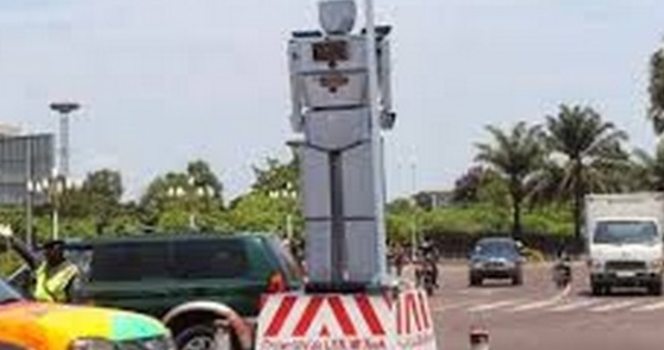 Rêve de conquête du monde pour les robots routiers de Kinshasa