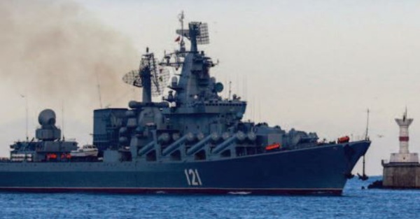 Le vaisseau amiral de la flotte russe en mer Noire gravement endommagé